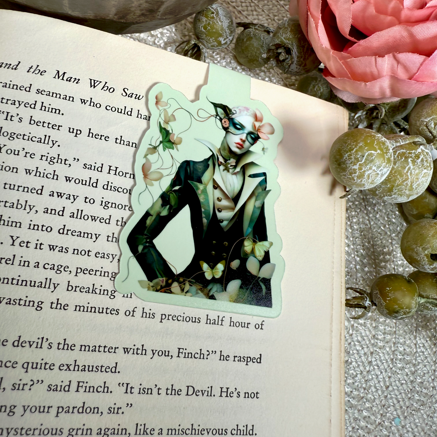 GRIFFIN Magnetic Bookmark